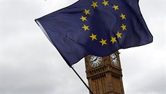 Vlajka EU před věží Big Ben v den vyhlášení brexitu.