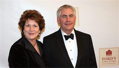 Ministr zahrani�í USA Rex Tillerson se svou �enou Rendou St. Clairovou.