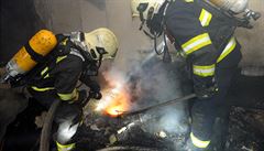 Doha�ování po�áru v Braníku.