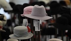 Pouze pt procent klobouk od firmy Tonak je ureno pro eský trh.