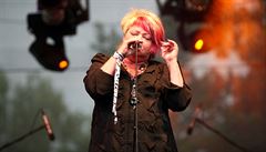 Vra pinarová pi vystoupení na festivalu Colours of Ostrava v roce 2009.
