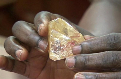 Jeden z deseti nejvtích diamant svta nalezený letos v Sierra Leone.