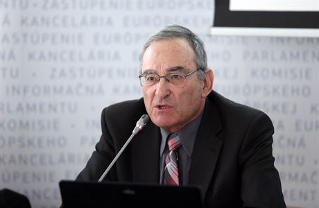 Profesor politologie Eytan Gilboa.