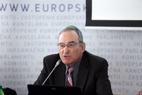 Profesor politologie Eytan Gilboa.