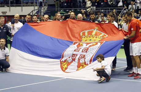 Srbové slaví postup do semifinále Davis Cupu.