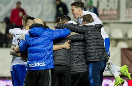 Fotbalisté Mladé Boleslavi se radují z postupu do semifinále MOL Cupu