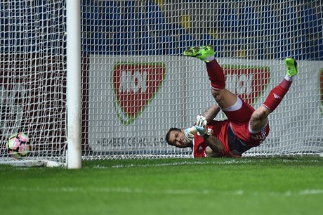 Milan venger u vlastnímu gólu Gajie zabránit nedokázal.