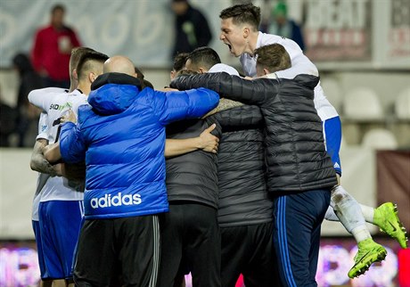 Fotbalisté Mladé Boleslavi se radují z postupu do semifinále MOL Cupu