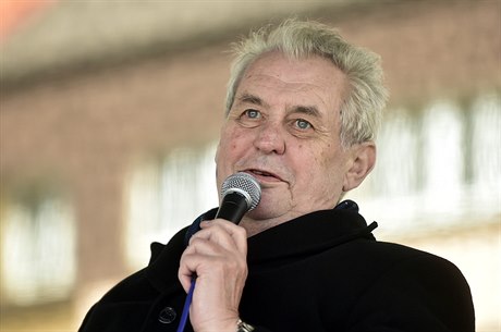 Prezident Milo Zeman pi návtv v áslavi