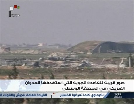 Obraz z vysílání na syrské státní televizi ze dne 7. dubna 2017. Ukazuje...