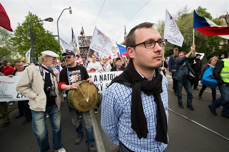 Adam B. Barto na prvomájové demonstraci v roce 2016.