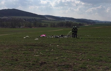 Jeden lovk zahynul pi nehod dvoumístného letadla, které se 1. dubna zítilo...