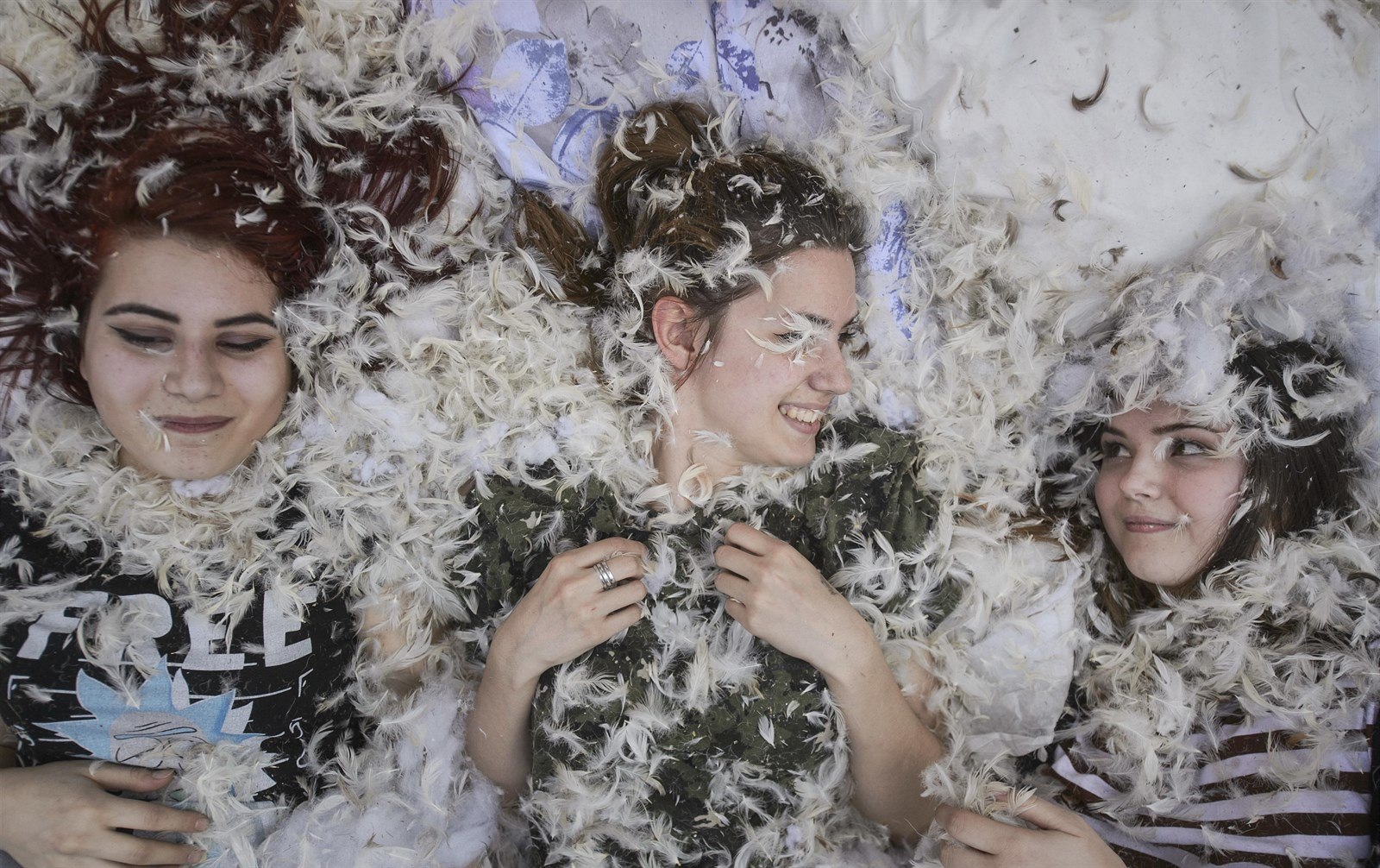 Lesbians Pillow Fight
