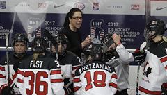 MS v hokeji en: kanadská trenérka Laura Schulerová mluví ke svým svenkyním.