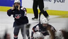 MS v hokeji en: Amerianka Brianna Deckerová, nejlepí hráka turnaje, slaví...