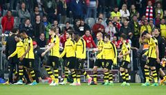 Zklamaní fotbalisté Dortmundu po poráce od Bayernu.