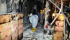 Fotografie poskytnutá FBI ukazuje �kody zp�sobené budov� Pentagonu p�i útoku...