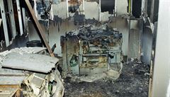 Fotografie poskytnutá FBI ukazuje �kody zp�sobené budov� Pentagonu p�i útoku...