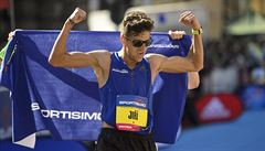 �eský reprezentant Ji�í Homolá� v cíli Pra�ského p�lmaratonu, který se b�el 1....