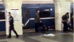 Zábr z videa z petrohradského metra.