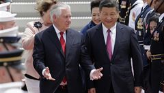 Ministr zahranií Rex Tillerson a ínský prezident  Si in-pching.