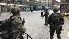 Zvlá�tní �védská policejní jednotka na míst�, kde ve Stockholmu 7. dubna 2017...