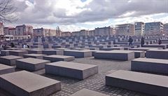 Památník holokaustu se nachází jen kousek od Braniborské brány.