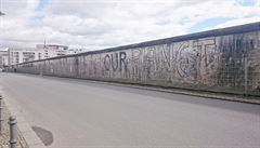 Jeden z vtích pozstatk Berlínské zdi.