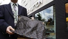 Louis Vuitton i Michael Kors. ČOI zjistila prodej padělků přes sociální sítě