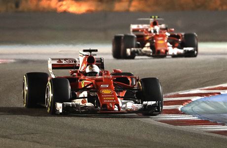 Sebastian Vettel na ele Velk ceny Bahrajnu.