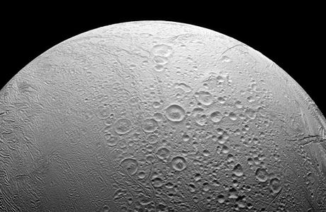 Enceladus m vechny podmnky pro ivot