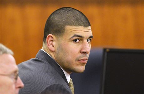 Bývalá hvzda NFL Aaron Hernandez u soudu.