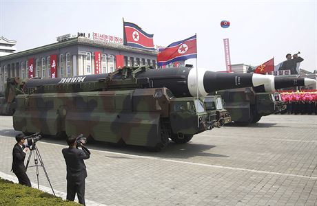 Podle vojenských expertů Severní Korea předvedla na přehlídce nové...