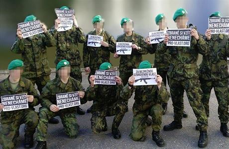 Tucet voják vyjádilo svj nesouhlas s novou evropskou smrnicí o zbraních.