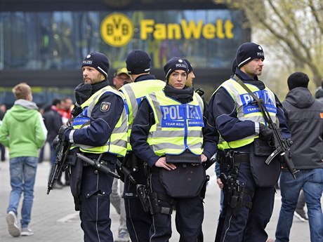 Na bombový atentát na hráče Dortmundu prý může krajní pravice.