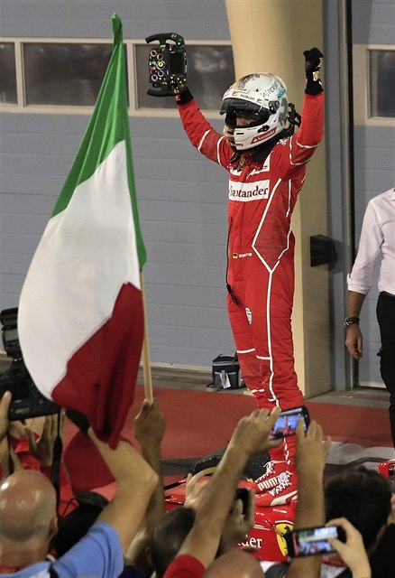 Po chybě Mercedesu se stal vítězem Sebastian Vettel.