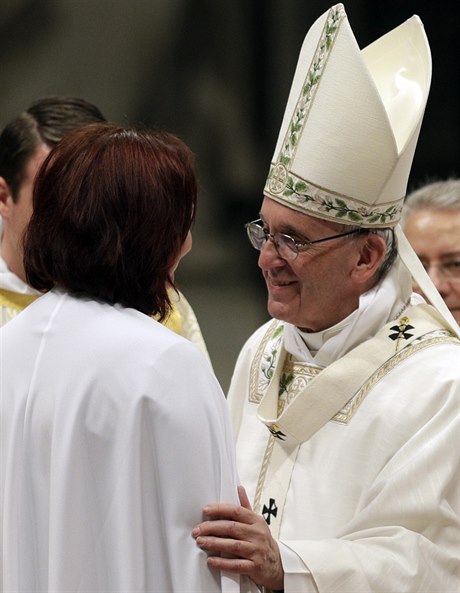 Pape Frantiek poktil ve Vatikánu vbec první eku a dalích 10 lidí