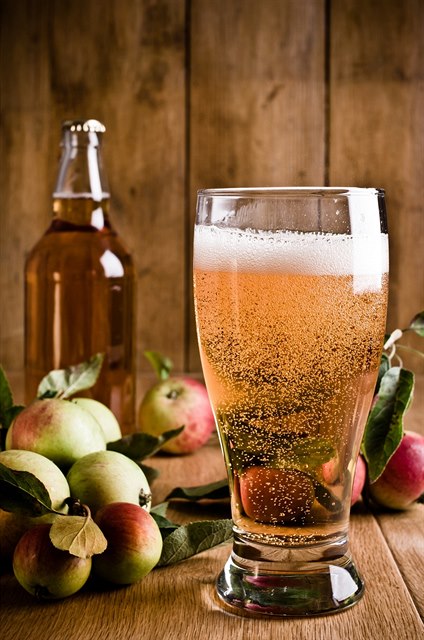 Jablečný cider - ilustrační foto