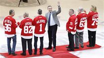 Rozlouen fanouk a legend Detroitu Red Wings s Joe Louis Arena.