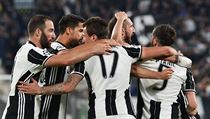 Fotbalist Juventusu Turn slav gl ve tvrtfinle Ligy mistr s Barcelonou