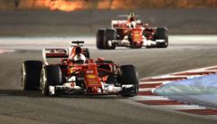 Sebastian Vettel na ele Velké ceny Bahrajnu.