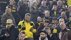 Autobus fotbalist Dortmundu cestou na úterní zápas tvrtfinále Ligy mistr s...