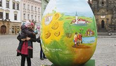 Velikononí kraslici na Horním námstí v Olomouci namalovali chorvattí...