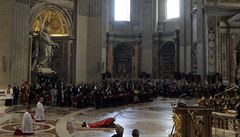 Ped stovkami vících odslouil v pátek pape Frantiek ve svatopetrské...