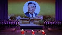 Oslava 105. výroí narození Kim Ir-sena