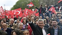 V Turecku zemřeli tři lidé při násilí spojeném s probíhajícím referendem