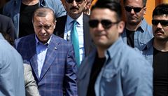 Turecký prezident opoutí místo voleb.