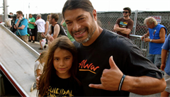 Tye Trujillo se svým otcem Robertem, baskytaristou kapely Metallica.
