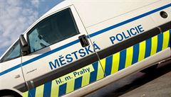 Pražský strážník spáchal sebevraždu v autě. Nedaleko policejní stanice