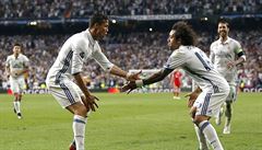 Cristiano Ronaldo a Marcelo pedvádjí nacvienou oslavu vstelené branky.